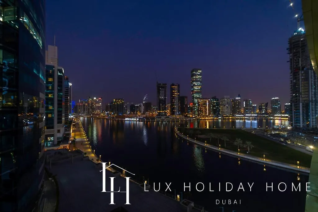 Lux The Bays Edge Canal View Suite Dubai